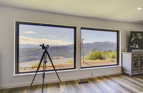 Underwood House | Mt Hood Views Modern Underwood Home with Deck!