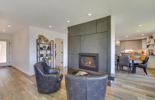 Underwood House | Mt Hood Views Modern Underwood Home with Deck!