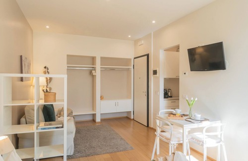 Como Apartment | MT Studio 2 - Studio Apartment, Sleeps 2