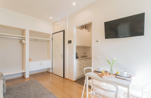 Como Apartment | MT Studio 2 - Studio Apartment, Sleeps 2