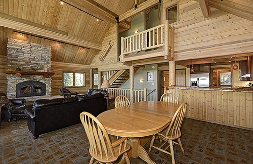 Cle Elum Ski Chalet | Mt VIEWS, HGTV - Spectacular Summer Dream LOG HOME, A Family friendly escape!