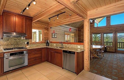 Cle Elum Ski Chalet | Mt VIEWS, HGTV - Spectacular Summer Dream LOG HOME, A Family friendly escape!