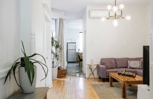 Mile End Apartment | MTLVR #05 | 10min to downtown, terrace, A/C