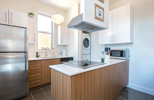 Mile End Apartment | MTLVR #05 | 10min to downtown, terrace, A/C