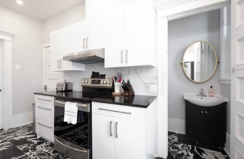 Plateau Mont Royal Apartment | MTLVR #17 | Stunning view on the mountain, balcony