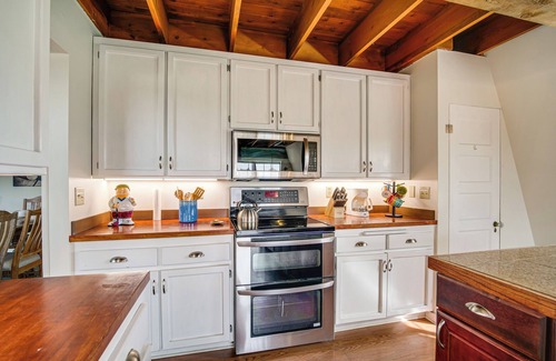 Lakeview House | Mtn & Golf Course View: Oregon Outback Getaway!