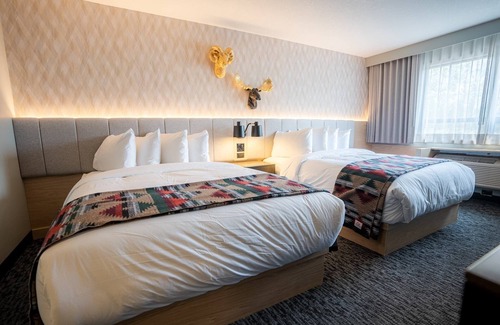 Silvertip Hotel | MTN House - Double Queen Pet Friendly