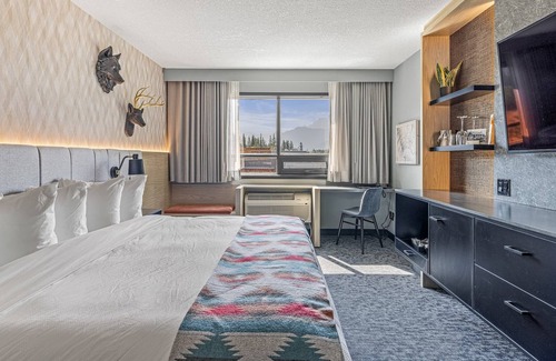 Silvertip Hotel | MTN House - King Room