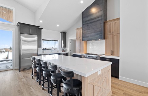 St. Charles Cabin | Mtn. Shadow Lodge North with Indoor Pool (Sleeps 38) by Bear Lake Luxury Rentals