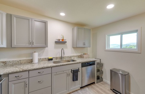 Banner Hill Cottage | Mtn-View Cottage w/Garden & Yard in Erwin!