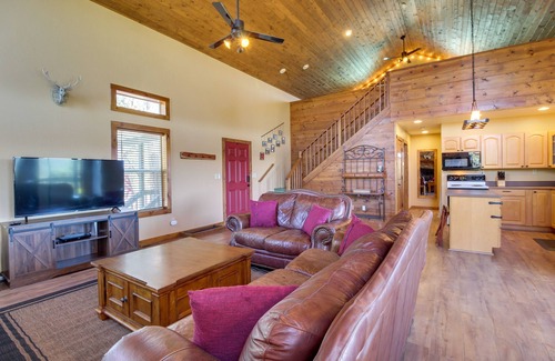 Show Low Cabin | Mtn-View Hilltop Hideaway w/Deck in Show Low