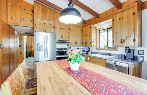 Prescott Cabin | Mtn Views & Multi-Level Deck: Prescott Paradise!