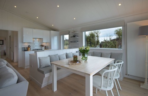 Castle Douglas Cottage | Muir Lodge - a lodge that sleeps 6 guests in 3 bedrooms