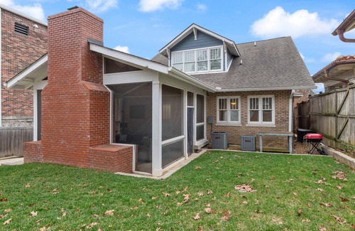 Downtown House | Muletown Haven – Stunning Downtown Escape!