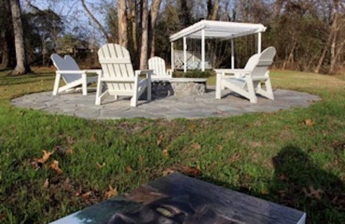 Columbia House | Muletown’s Modern Comfy Cottage w/inground pool, hot tub, pool table & fire pit