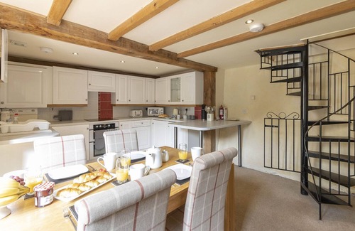 Torquay Cottage | Multi Award Winning Honeysuckle Barn, Torquay, Dogs Welcome. Allocated Parking