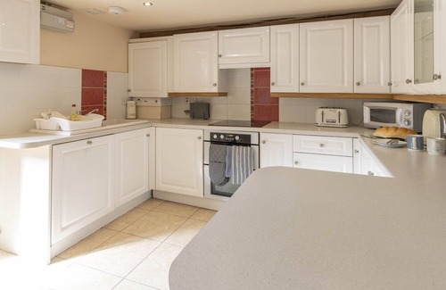 Torquay Cottage | Multi Award Winning Honeysuckle Barn, Torquay, Dogs Welcome. Allocated Parking