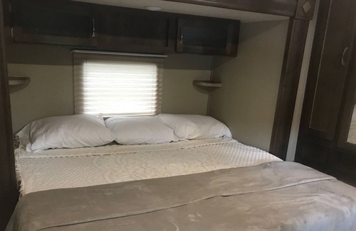 Edgar House | Multi-family getaway on private clear water lake!