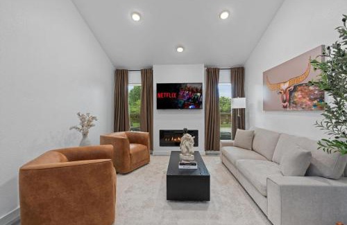 Coronado Hills House | Multi Home - Up to 16 people - Balcony Access
