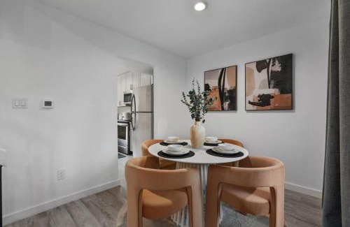 Coronado Hills House | Multi Home - Up to 16 people - Balcony Access
