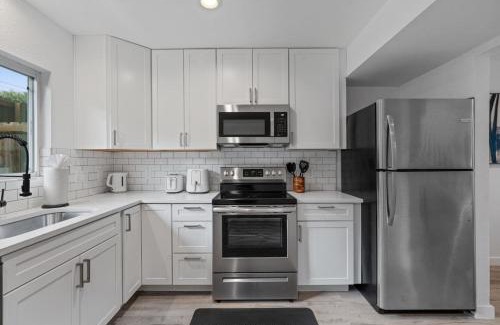 Coronado Hills House | Multi Home - Up to 16 people - Balcony Access