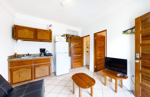 Caye Caulker House | Multi-suite property w/private pool, rooftop, grill, kayaks, partial AC & WiFi