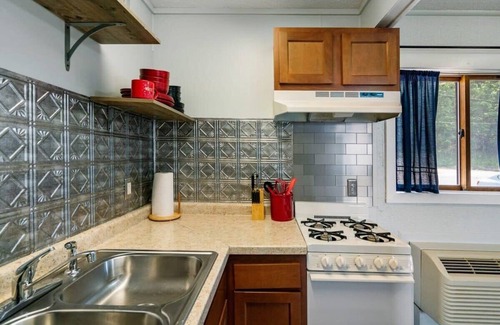 Mayfield Apartment | Multi-unit with lake views and beach access