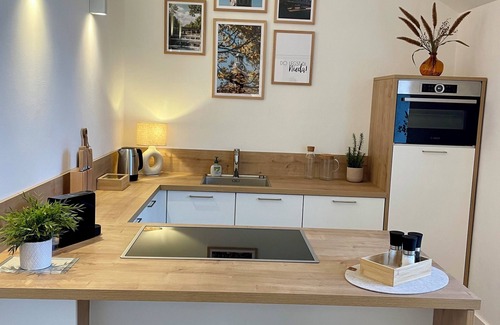 Alt-Moosach Apartment | Munich penthouse with roof terrace, kitchen and parking space in the Moosach district