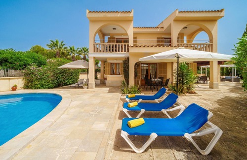 Sa Coma Ski Chalet | Murtons house for 8 at 350m from the sea with swimming pool