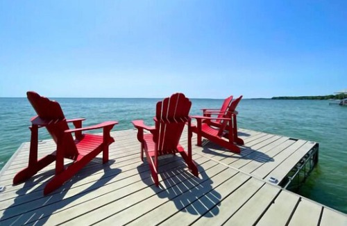 Big Bay Point Cottage | Muskoka Gem | Kayaks, Firepit, BBQ & Sandy Shore