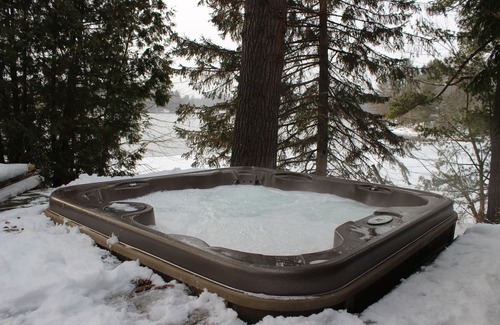 Gravenhurst Cottage | Muskoka; Large Comfortable Cottage with Rustic Flare-Lake Front, Hot Tub.