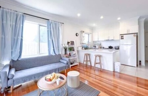 Clayton South House | MVC3 upstairs Shared 3B2B family home