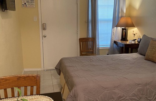 West San Antonio Apartment | My lovely 1 bed private studio with kitchenette