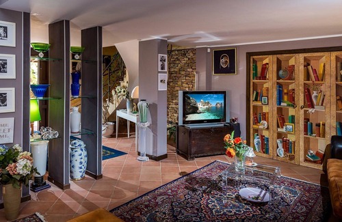 Partinico Villa | My Rental Homes - Villa Naiadi with private pool, Jacuzzi and large garden