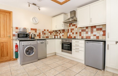 Redruth Cottage | MYNHEER FARM BOWJI, family friendly, with open fire in Redruth