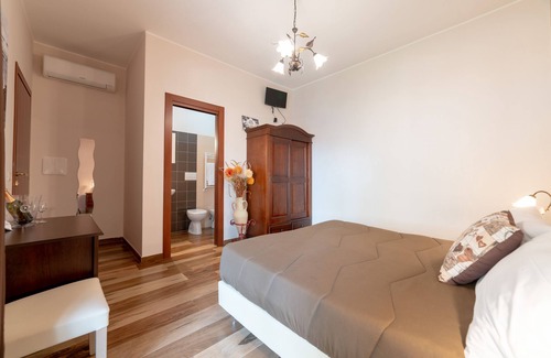 Fiumicino Bed & Breakfast | Myricae Guest House is located in an elegant 80s villa