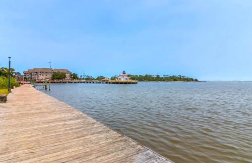 Historic Downtown Manteo Apartment | Myrtles Retreat Walk to Festival Park Downtown