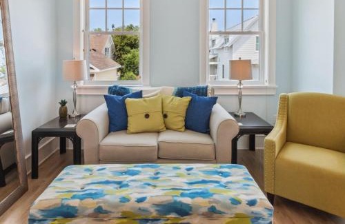 Historic Downtown Manteo Apartment | Myrtles Retreat Walk to Festival Park Downtown