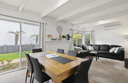 Anglesea House | Mysa Anglesea Sleeps 7 WiFi SmartTV Cafes Shops