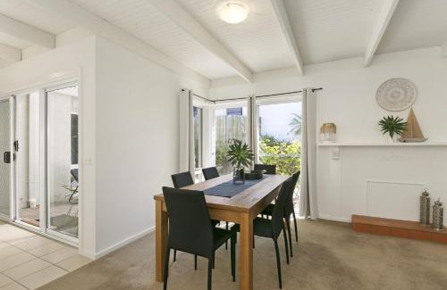 Anglesea House | Mysa Anglesea Sleeps 7 WiFi SmartTV Cafes Shops
