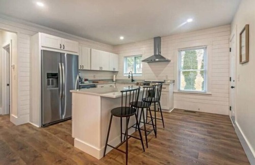 Mystic - New London Apartment | Mystic Center, Open Plan, Private 2BD W/Parking