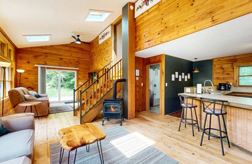 Greenville Apartment | Mystic Nights*Trail Access* Lake Access*Hot Tub