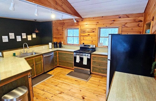 Greenville Apartment | Mystic Nights*Trail Access* Lake Access*Hot Tub