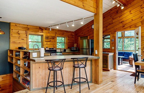 Greenville Apartment | Mystic Nights*Trail Access* Lake Access*Hot Tub