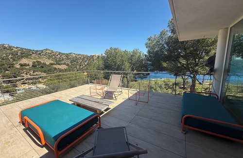 Ensues-la-Redonne House | N'ARTure home with unique environment (restricted calanque, sea front and boat)