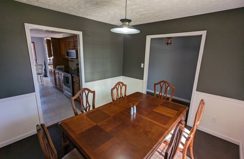 Jackson House | N. Jackson 3BR Oasis - Walk to Stores & Foodn
