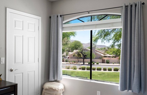 North Scottsdale Condo | N Scottsdale Bright, Updated, Quiet 2Br2Ba, W/D, Pools, Fast WiFi -Desert Escape