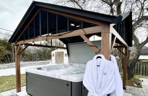 Richview House | N7 Castle Green Retreat - Hot Tub