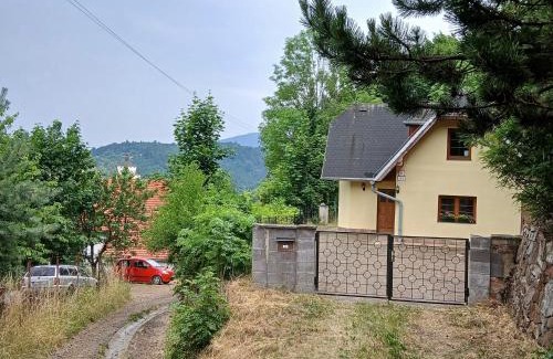 Banska Stiavnica House | NAŠE VAŠE Domček pod starým mestom