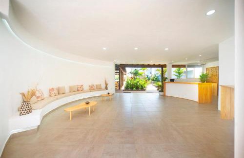 Antoneys Cay Hotel | Naboo Resort & Dive Center - Adults Only